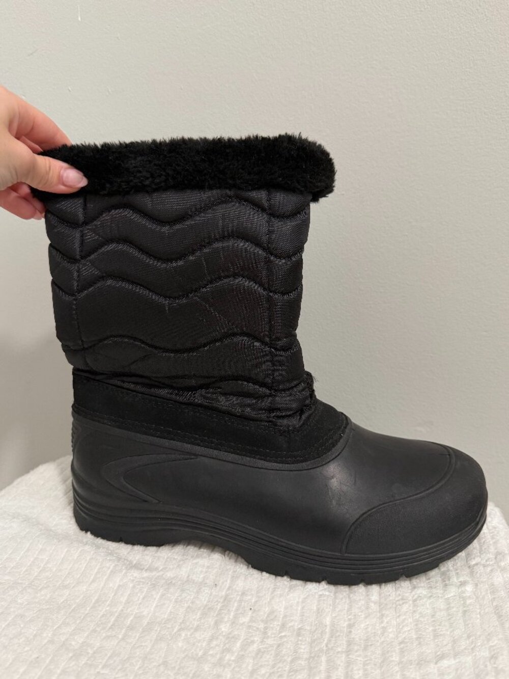 Black Faux Fur-Lined Snow Boots + Yaktrax Walk Ice Cleats – Size 10